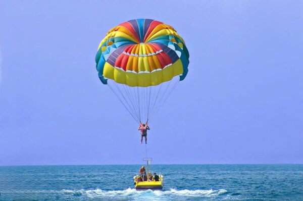 🛶 TOUR 1 – CANO PARASAILING - Image 2